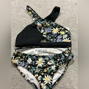 Abercrombie Kids size 11/12 bikini black and floral print